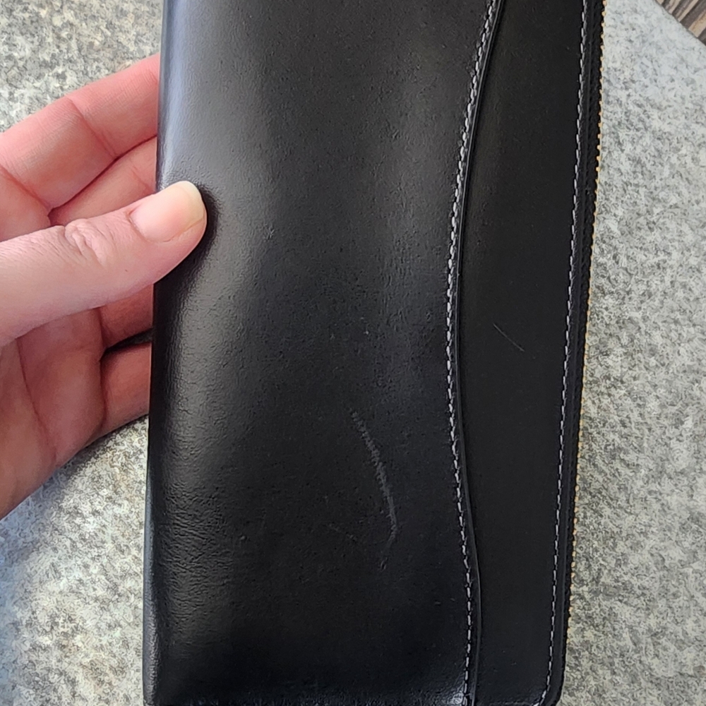 Coach NWT (Slight Flaw) Essentisls Slim Zip Wallet - Picture 3 of 10